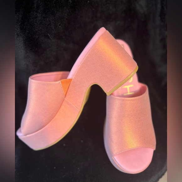 🩷🧡👡Beach by Matisse "Frosted Coral" Shimmer Chunky Platform Sandals
SZ 10 NWT🧡🩷 - Picture 9 of 14
